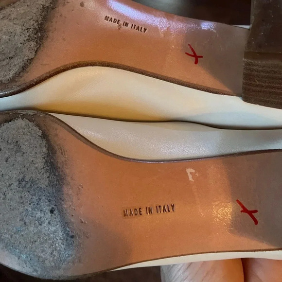 Salvatore Ferragamo Dress Shoes-Tan and white, low heel- Fancy Size 6 - Picture 10 of 11